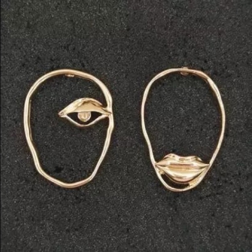 3/$30 💛 Hollow Face Earrings